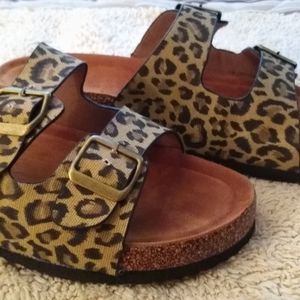 Leopard print slides 9